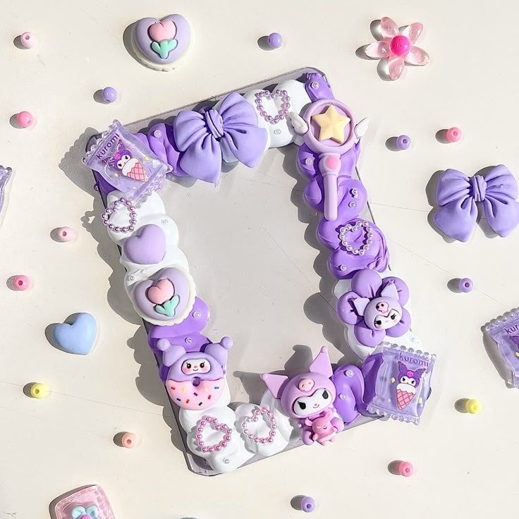 Decoden Workshop Singapore - Guests decorating photo frame